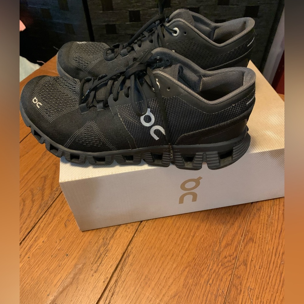 On Cloud black running shoes sneakers women’s size 8